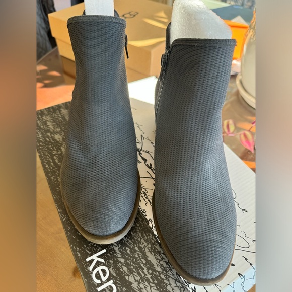 woman’s ankle boots - Picture 2 of 4